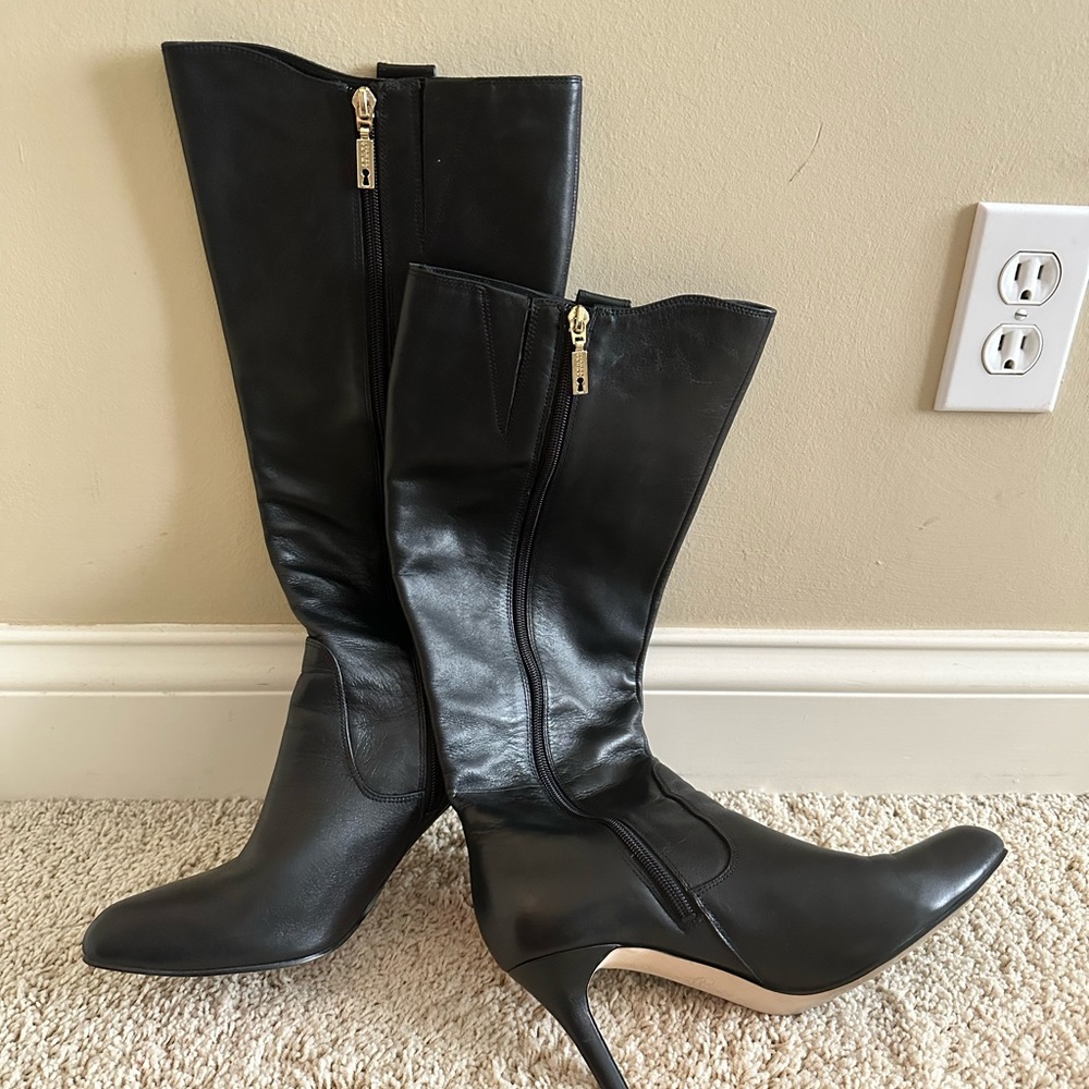 Heel side zipper boots